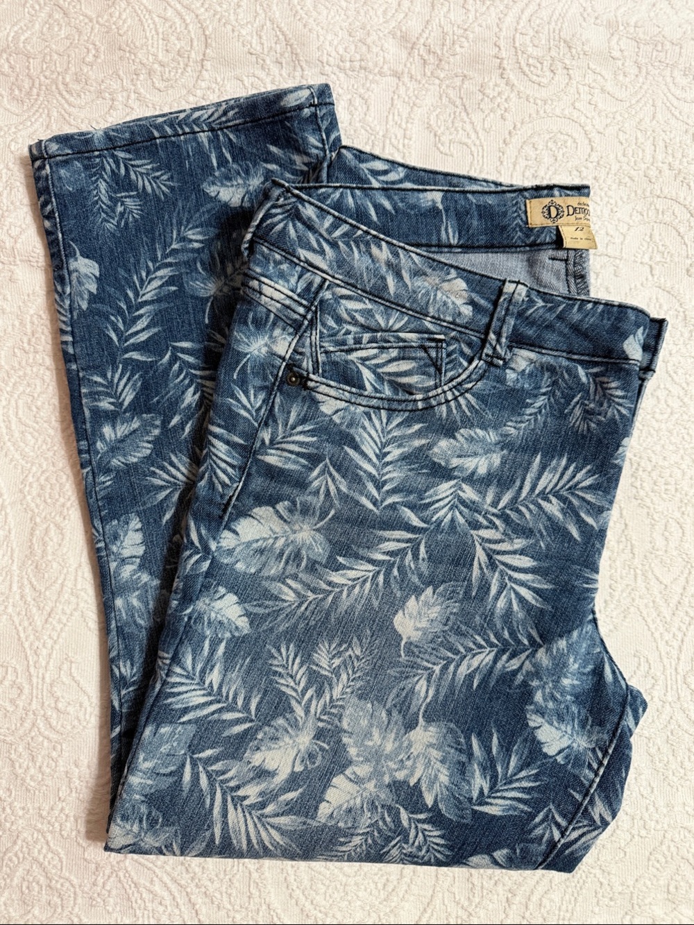 Democracy Blue Jeans Size 12 Floral Leaf Print